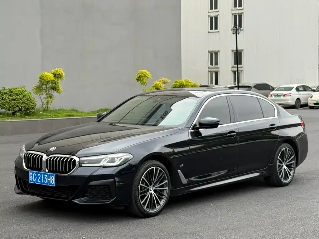 BMW 5 Series — фото 1