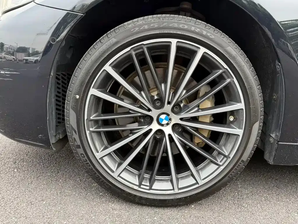 BMW 5 Series — фото 5