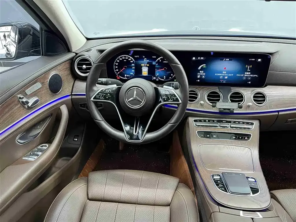 Mercedes-Benz E-Class — фото 10