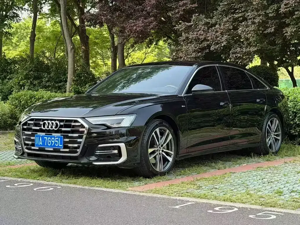 Audi A6L — фото 1