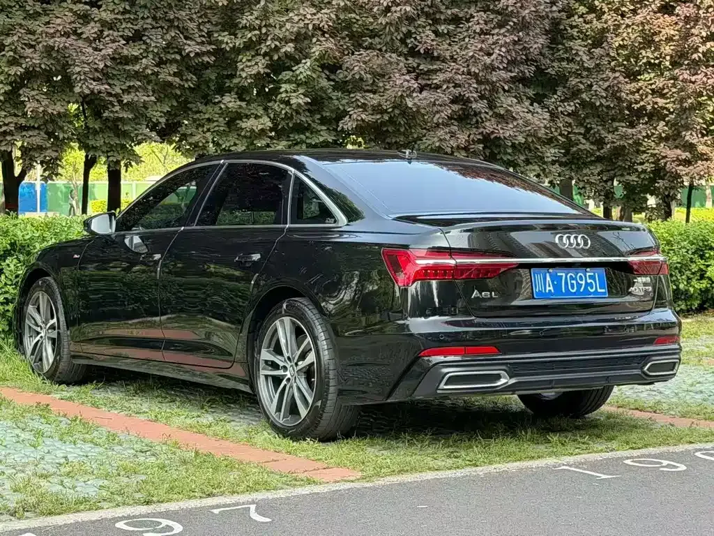 Audi A6L — фото 8