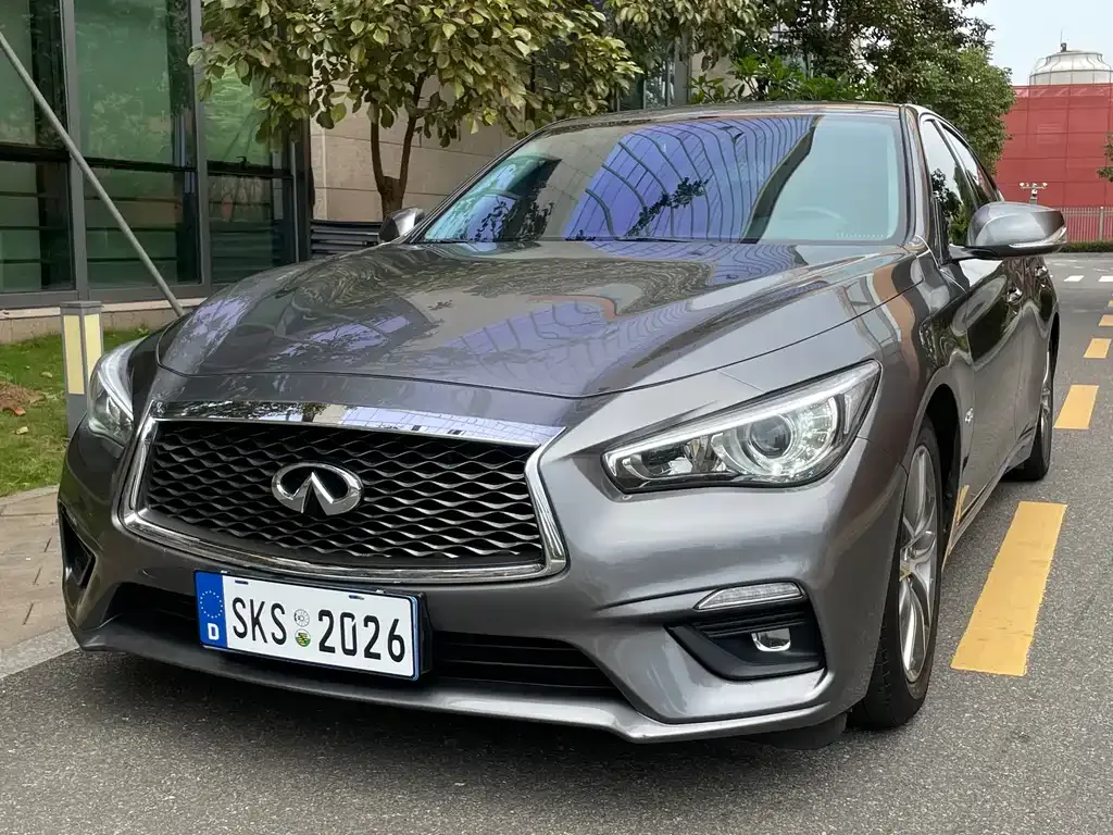 Infiniti Q50L