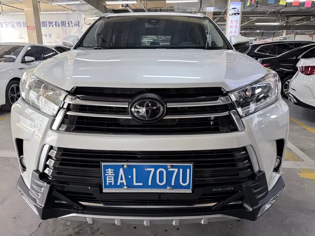 Toyota Highlander — фото 10