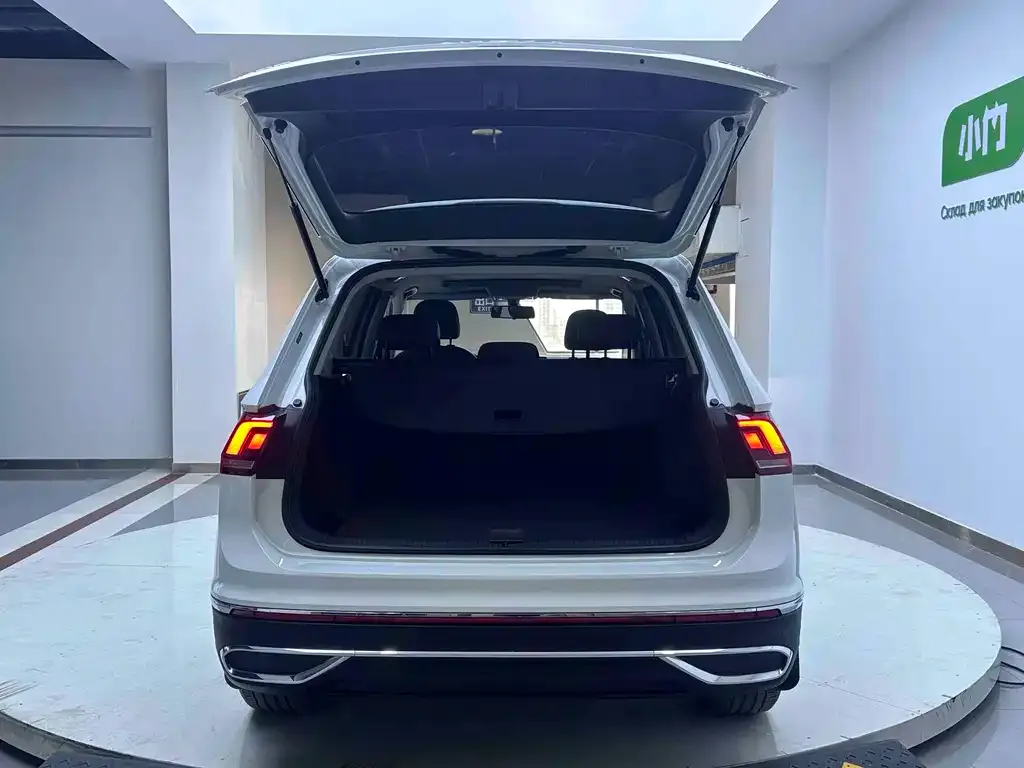 Volkswagen Tiguan L — фото 4