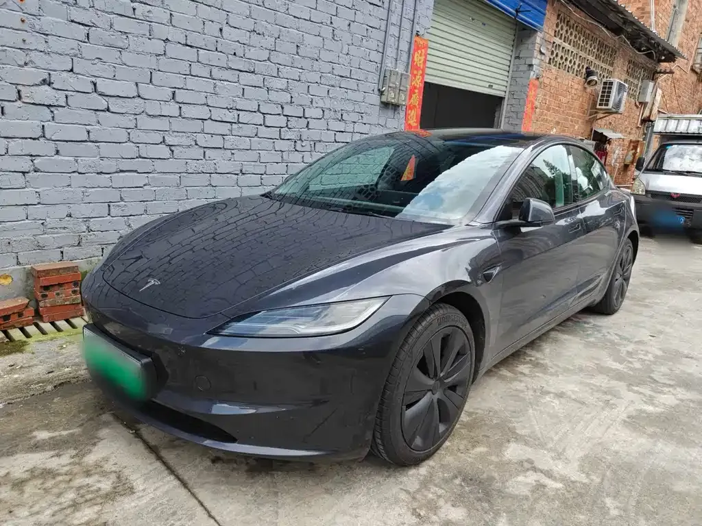 Tesla Model 3 — фото 1