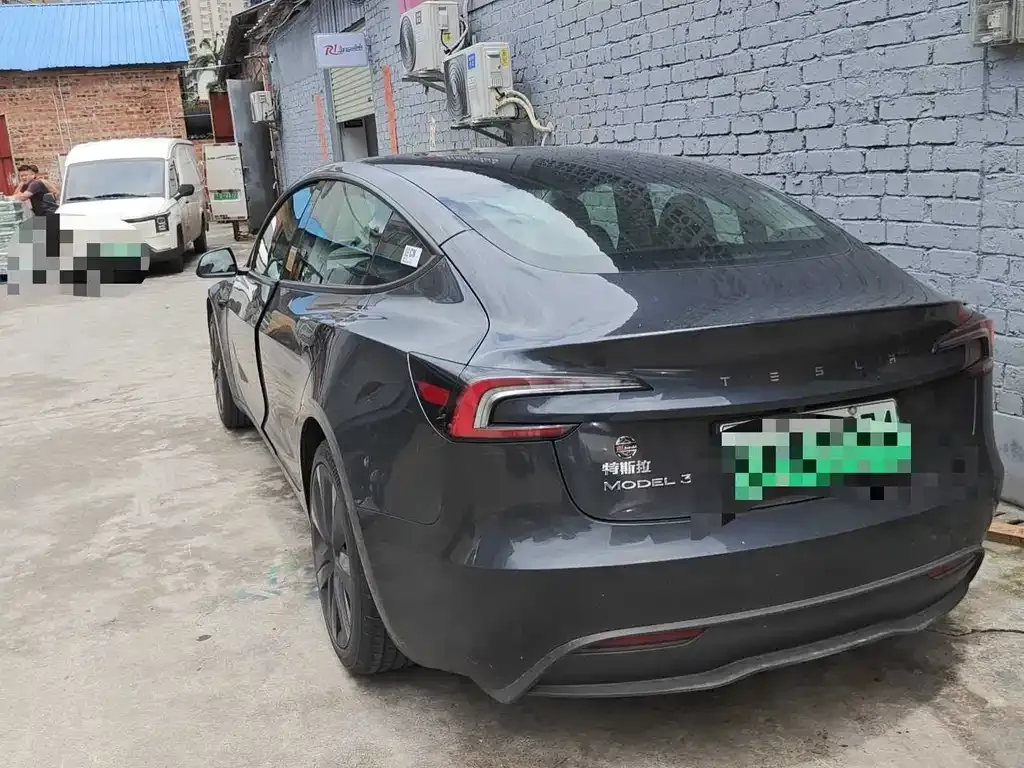 Tesla Model 3 — фото 3
