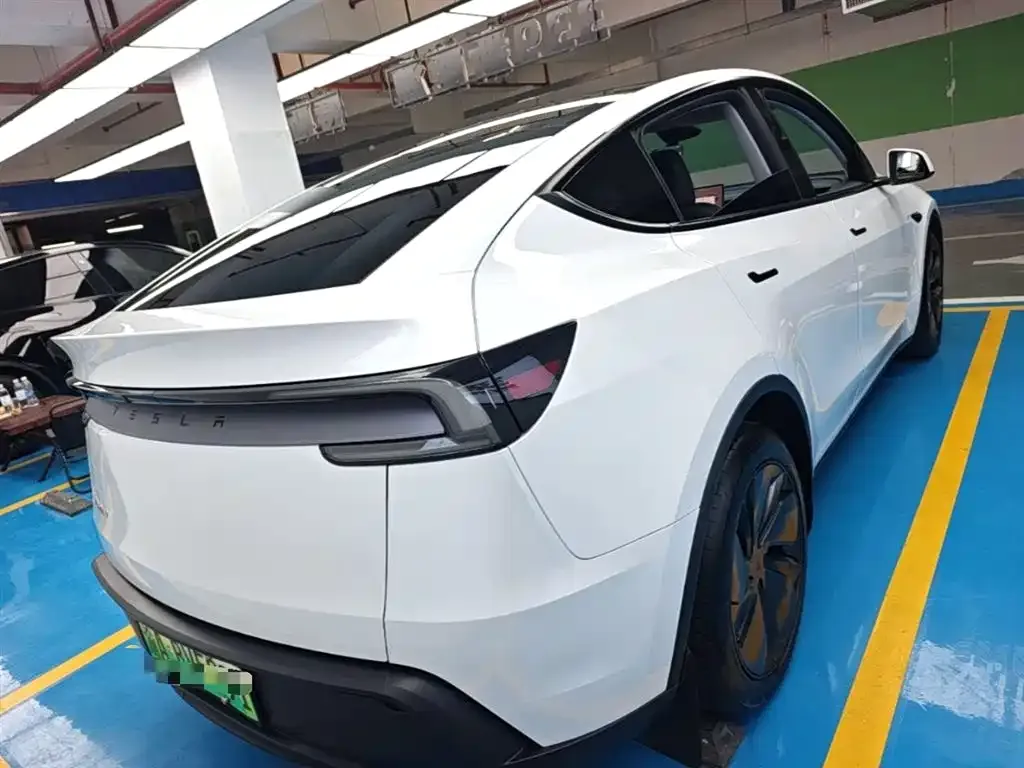 Tesla Model Y — фото 4