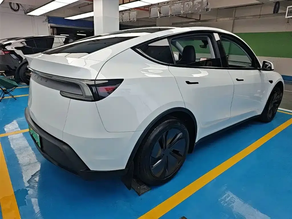Tesla Model Y — фото 7
