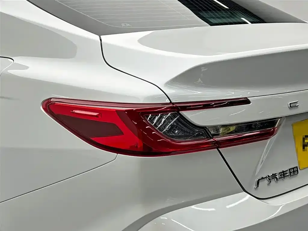 Toyota Camry — фото 8