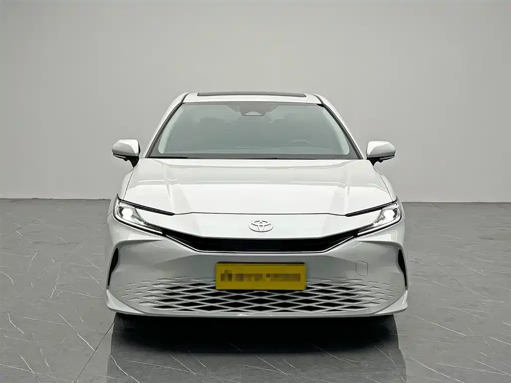 Toyota Camry — фото 10
