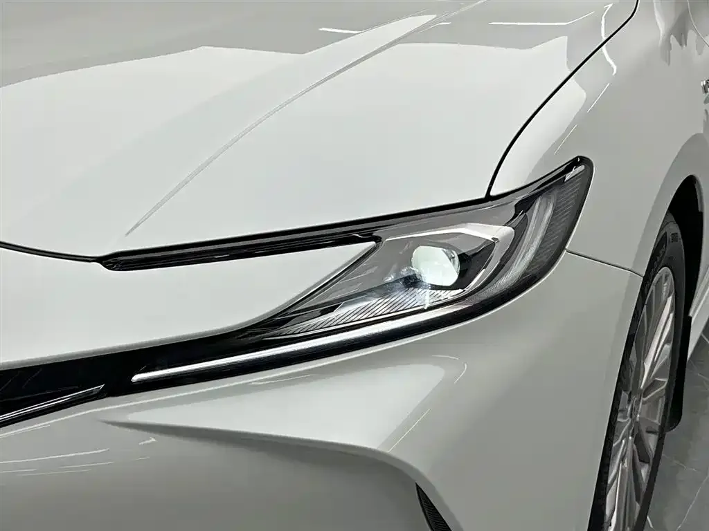 Toyota Camry — фото 3