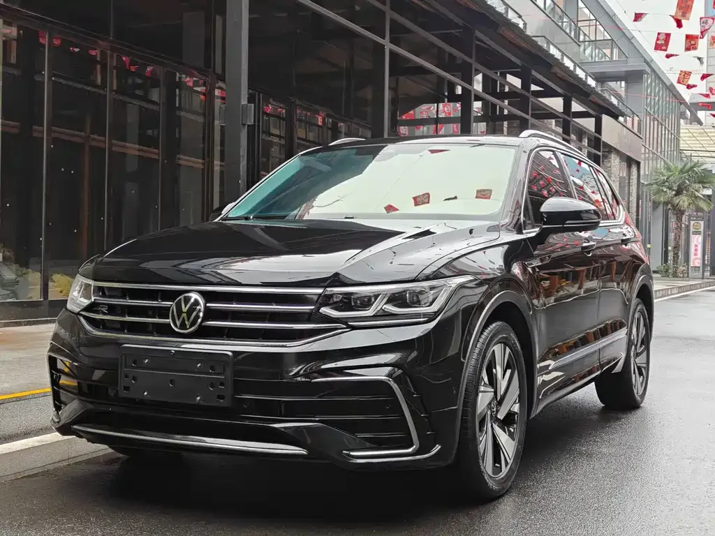 Volkswagen Tiguan L — фото 5