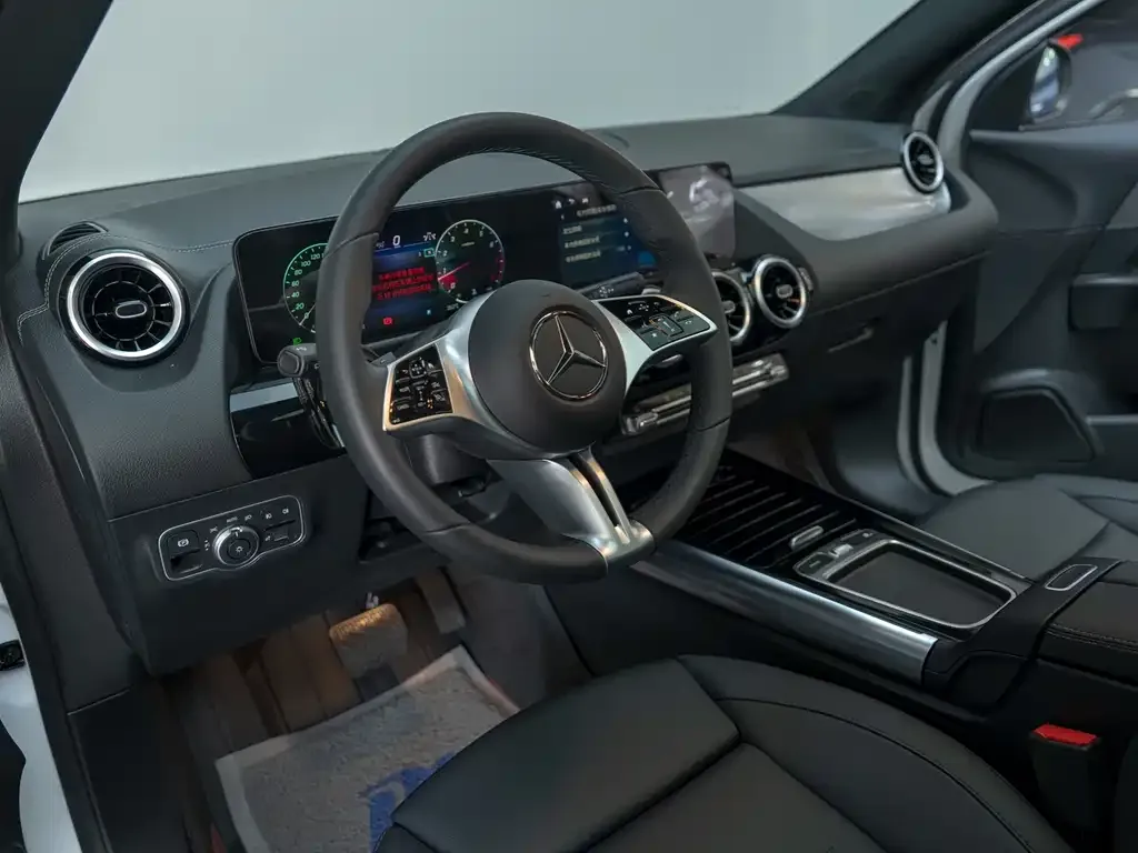 Mercedes-Benz GLA — фото 10