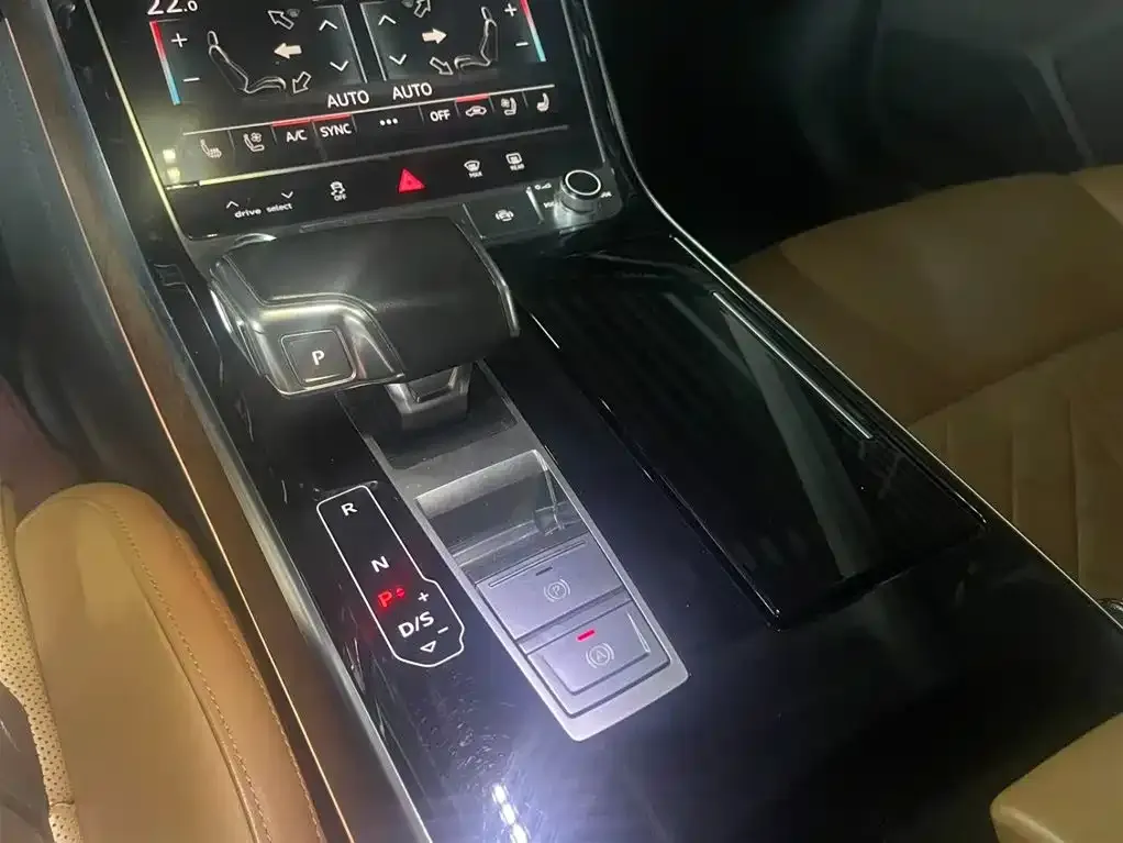 Audi A8 — фото 6