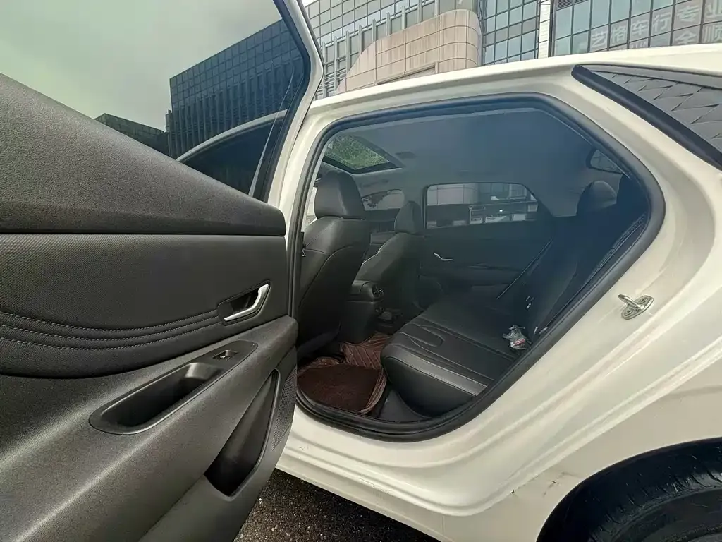 Hyundai Elantra 2025 из CN, фото 2