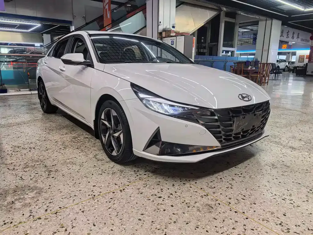 Hyundai Elantra — фото 10
