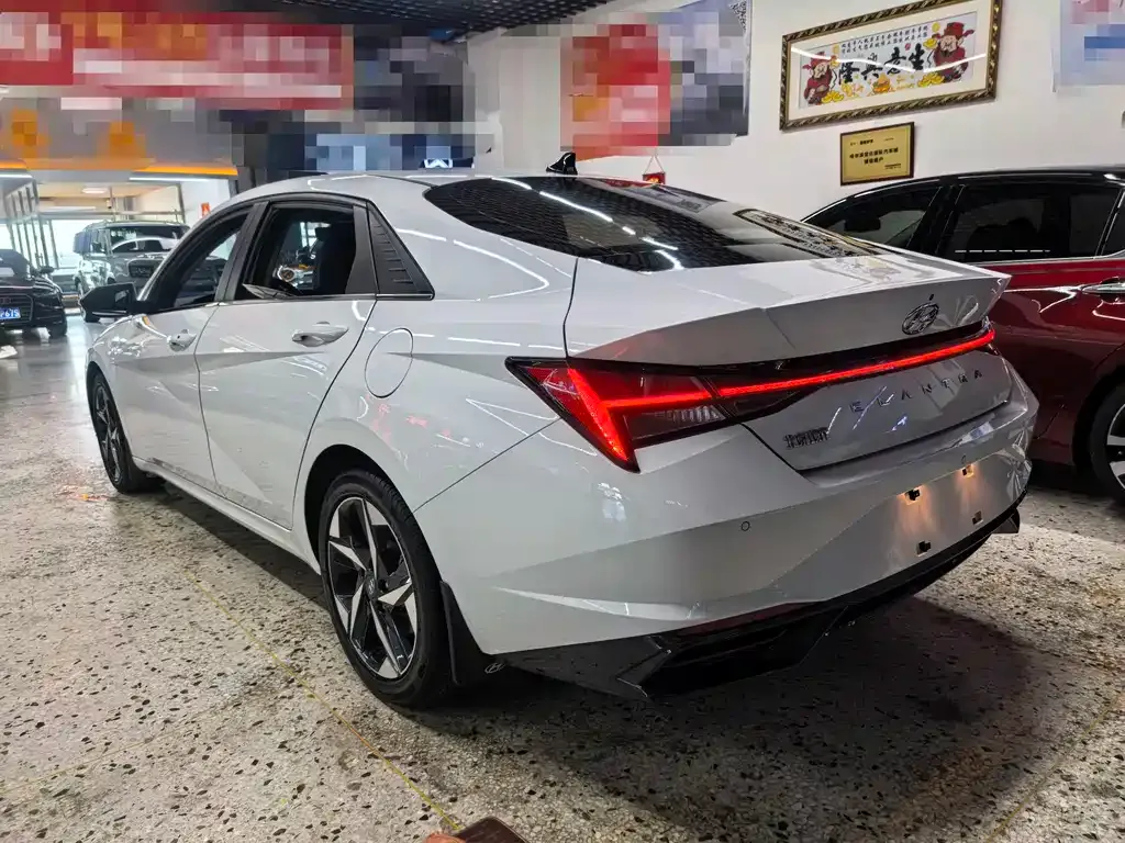 Hyundai Elantra — фото 8