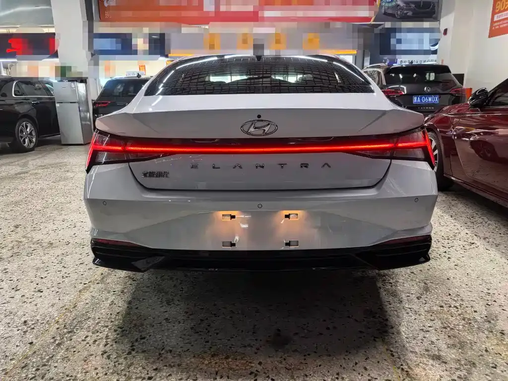 Hyundai Elantra — фото 9