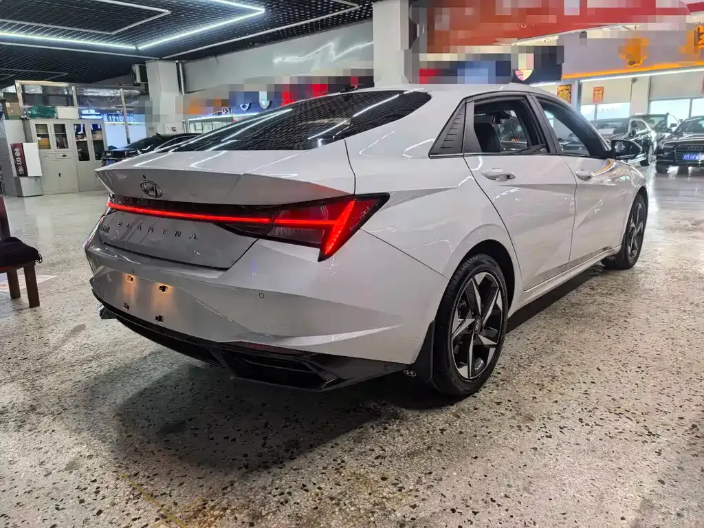 Hyundai Elantra — фото 7
