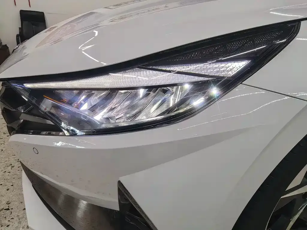 Hyundai Elantra — фото 2