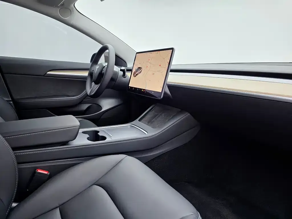Tesla Model 3 — фото 3