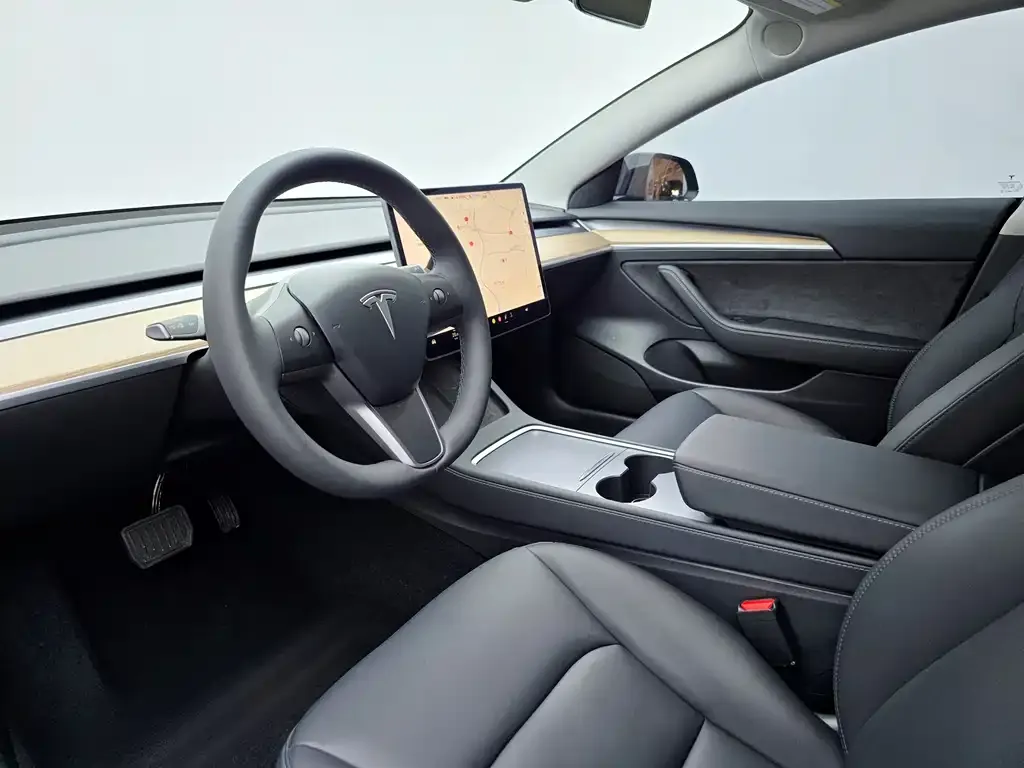 Tesla Model 3 — фото 9