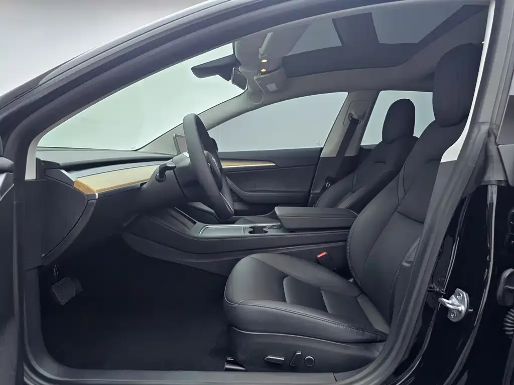 Tesla Model 3 — фото 10