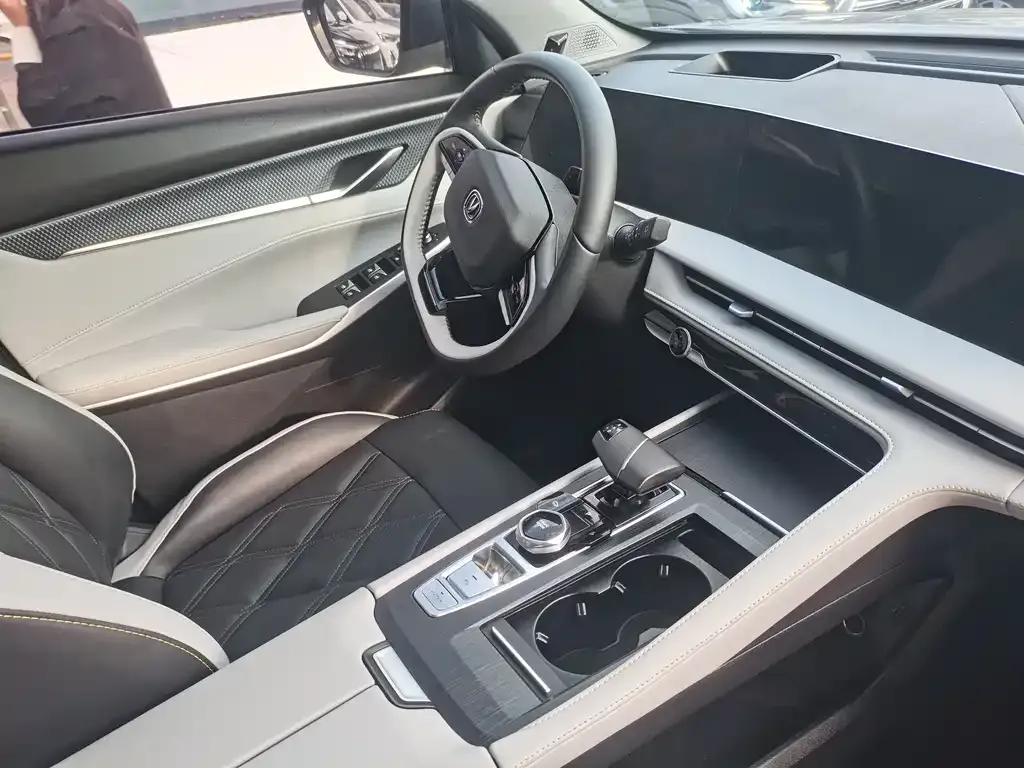 Changan CS75PLUS — фото 10