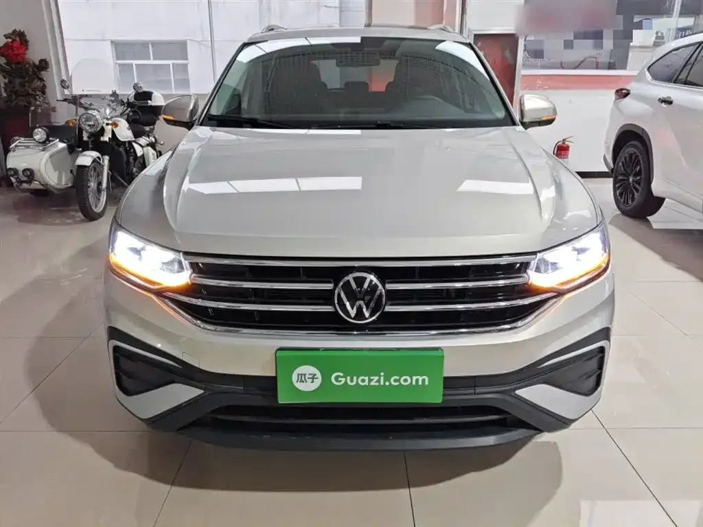 Volkswagen Tiguan L — фото 6