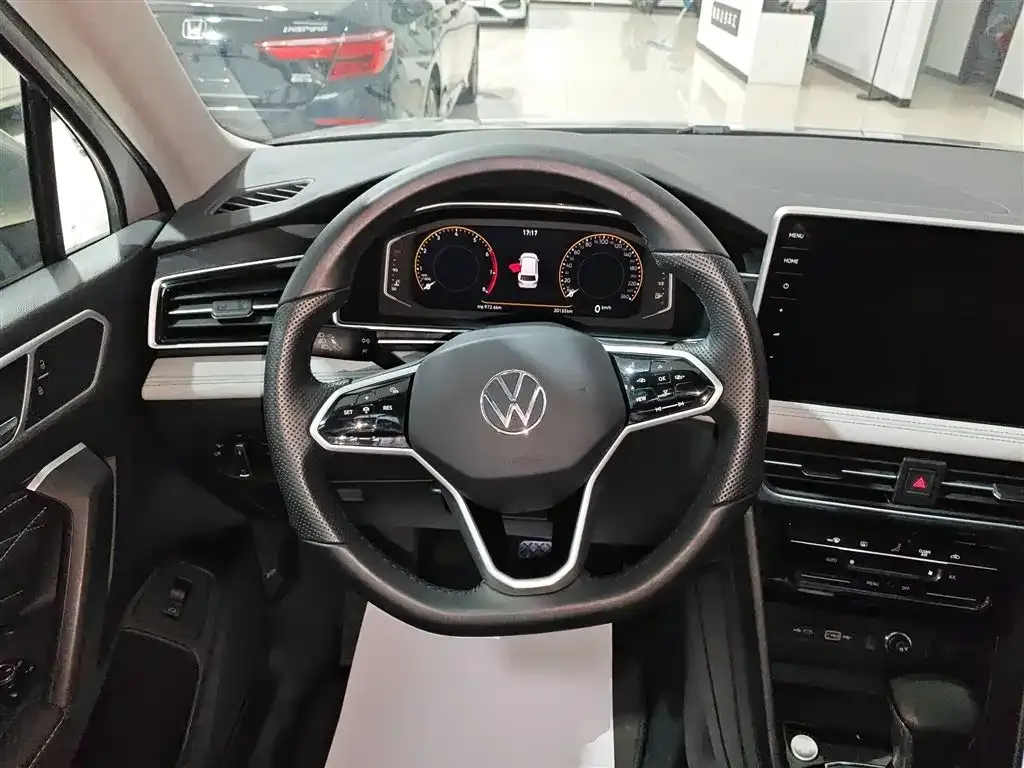 Volkswagen Tiguan L — фото 2