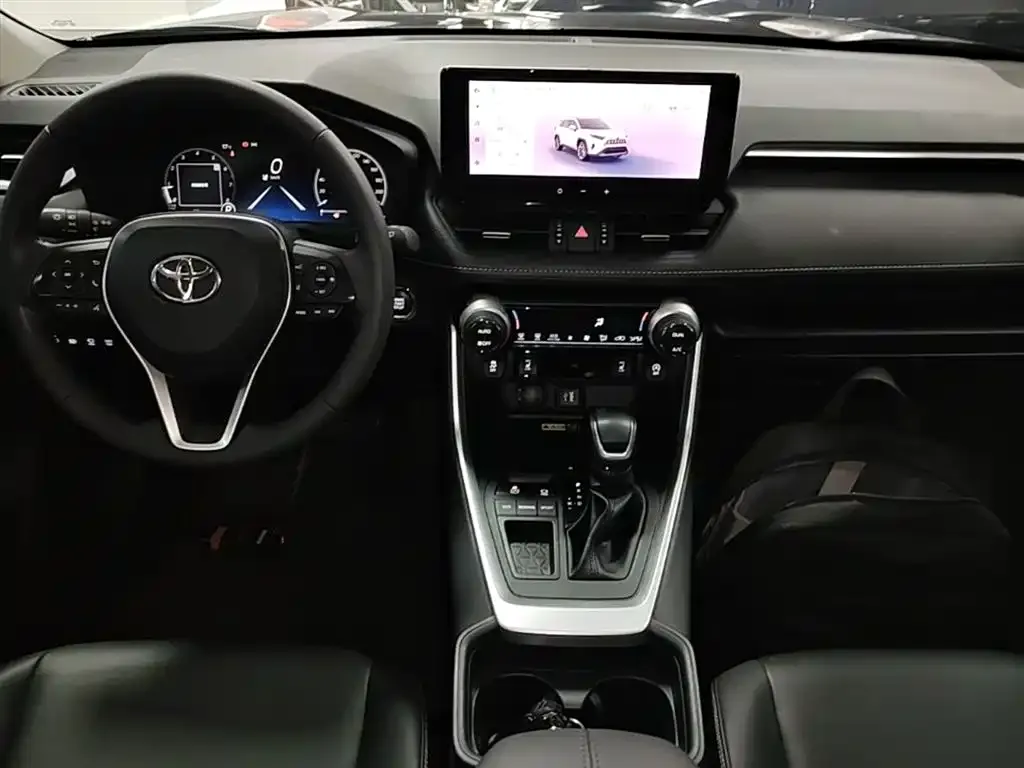 Toyota RAV4 — фото 8