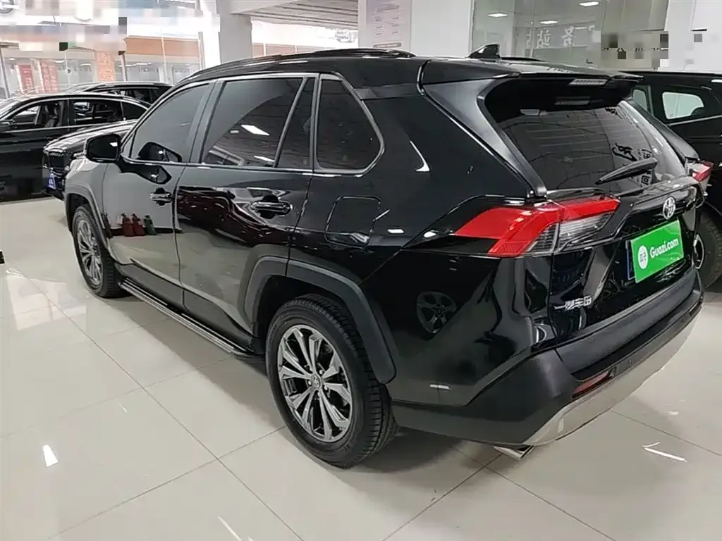Toyota RAV4 — фото 5