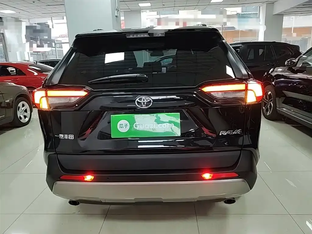 Toyota RAV4 — фото 6