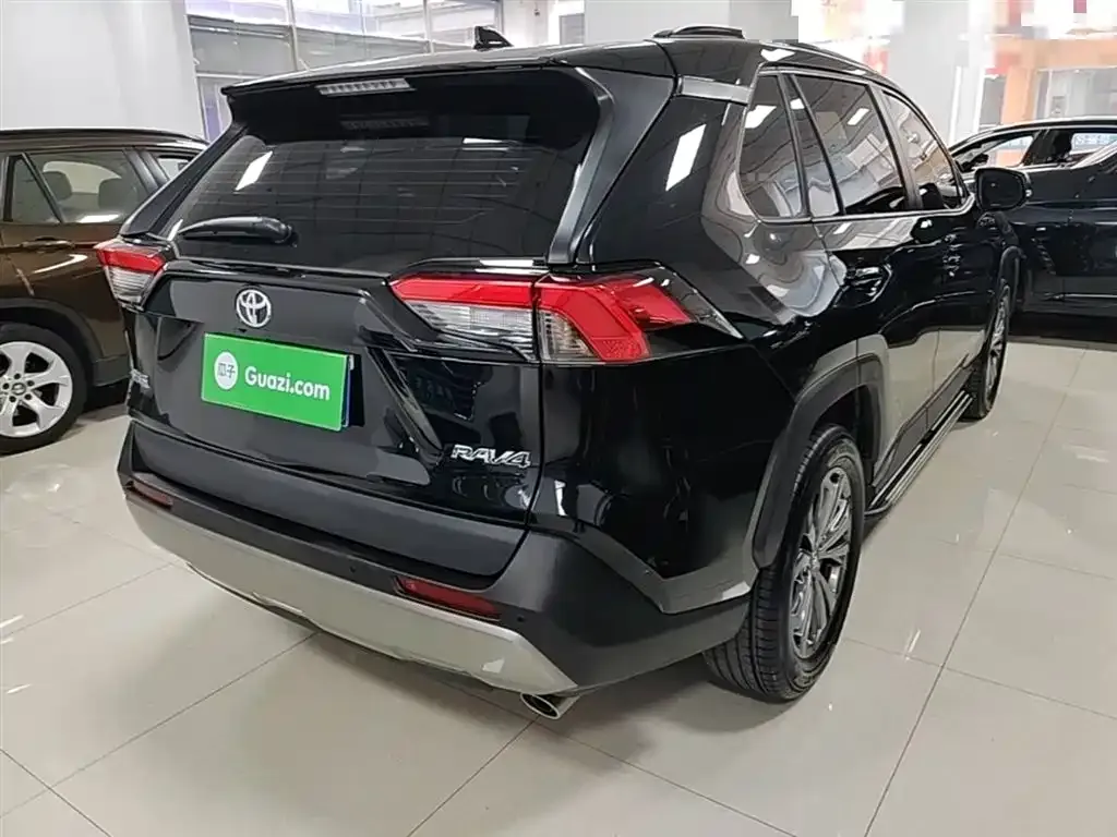 Toyota RAV4 — фото 9