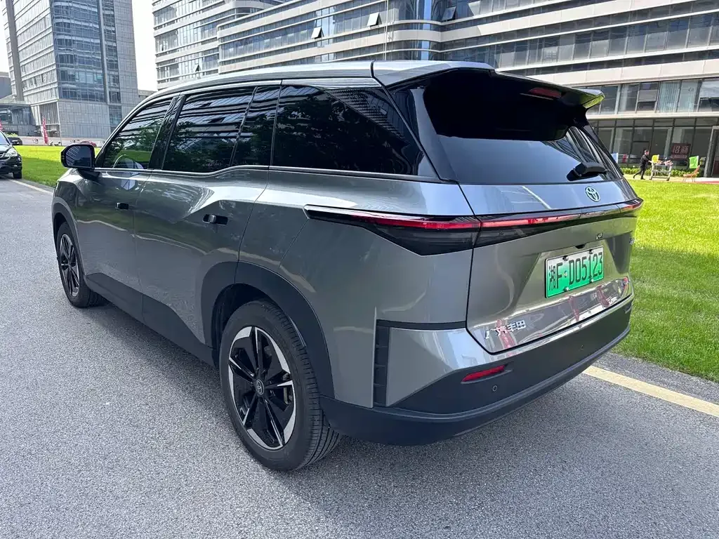 Toyota Platinum 3X 2026 из CN, фото 9