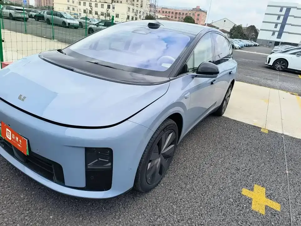 Li Auto i8