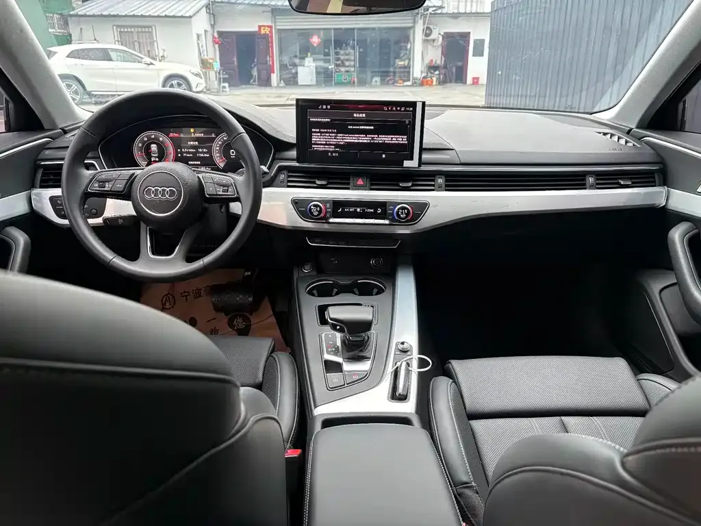 Audi A4L 2023 из CN, фото 4