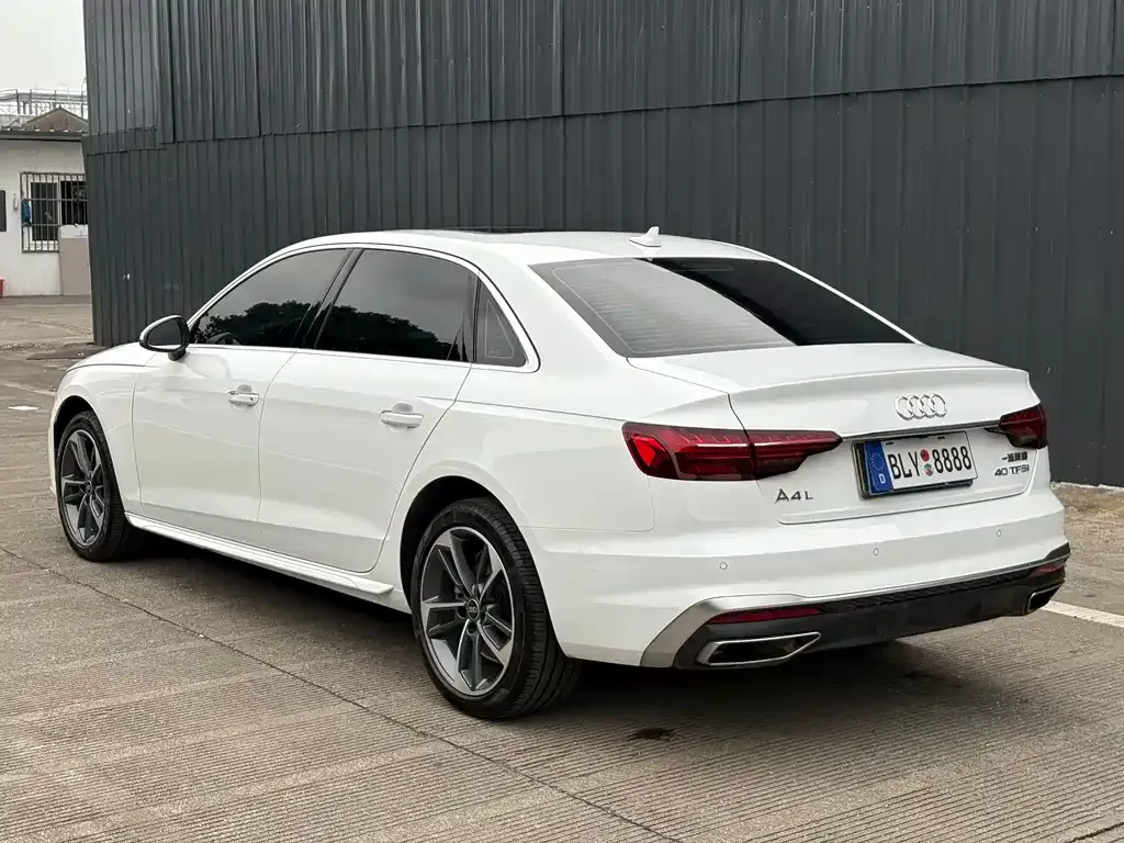 Audi A4L 2023 из CN, фото 8