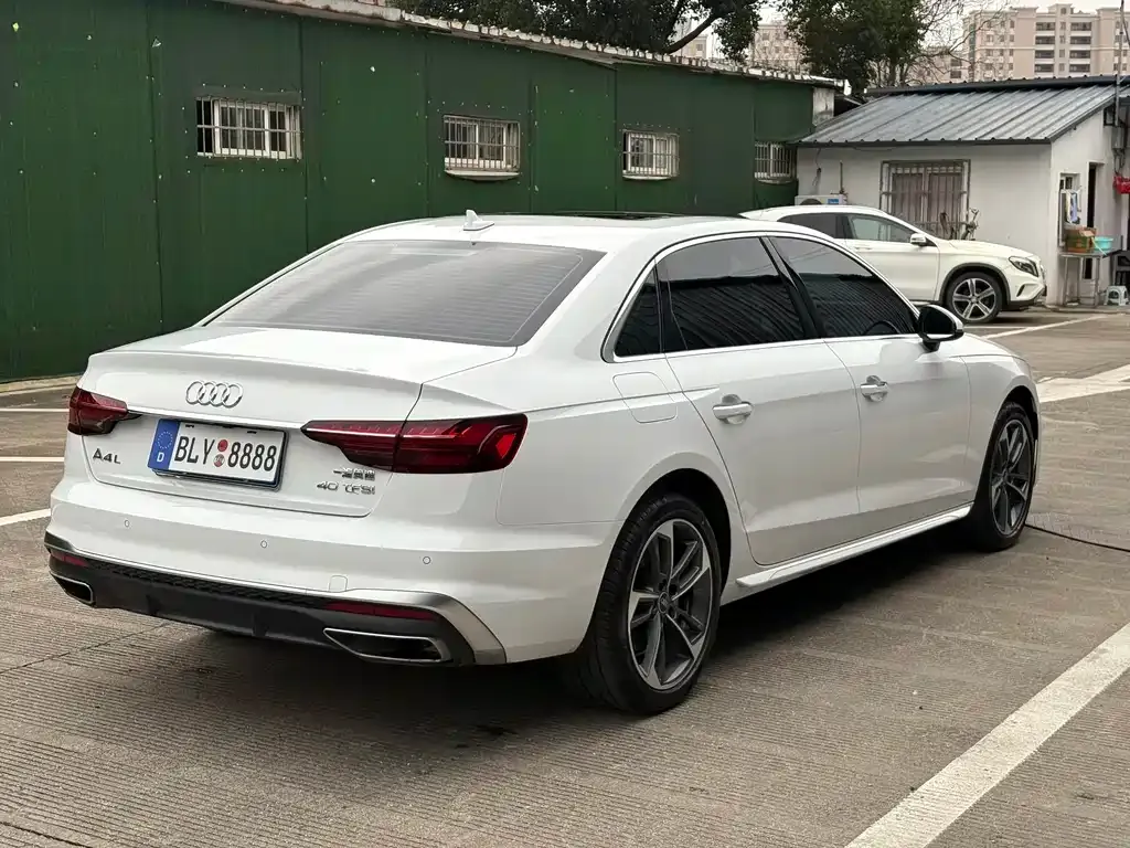 Audi A4L 2023 из CN, фото 6