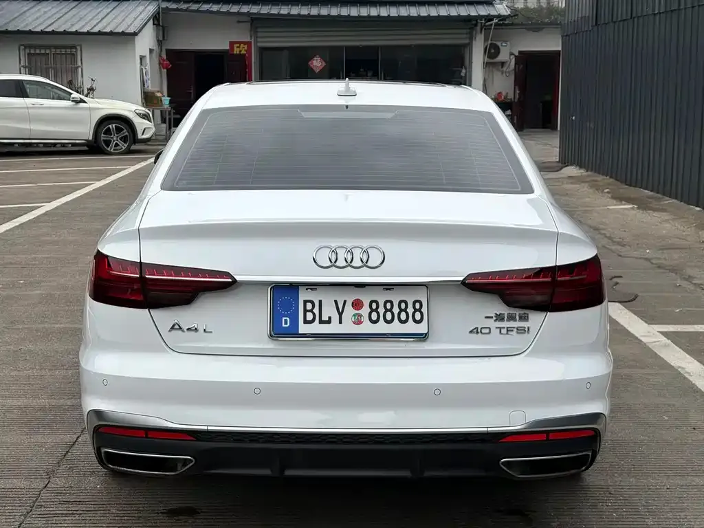 Audi A4L 2023 из CN, фото 2