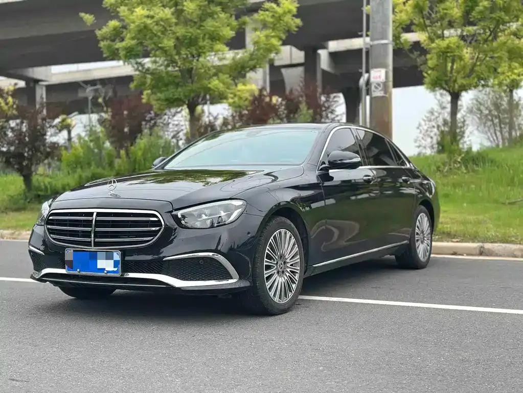 Mercedes-Benz E-Class — фото 1