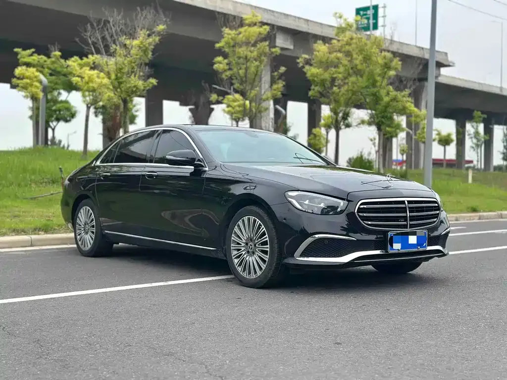 Mercedes-Benz E-Class — фото 7