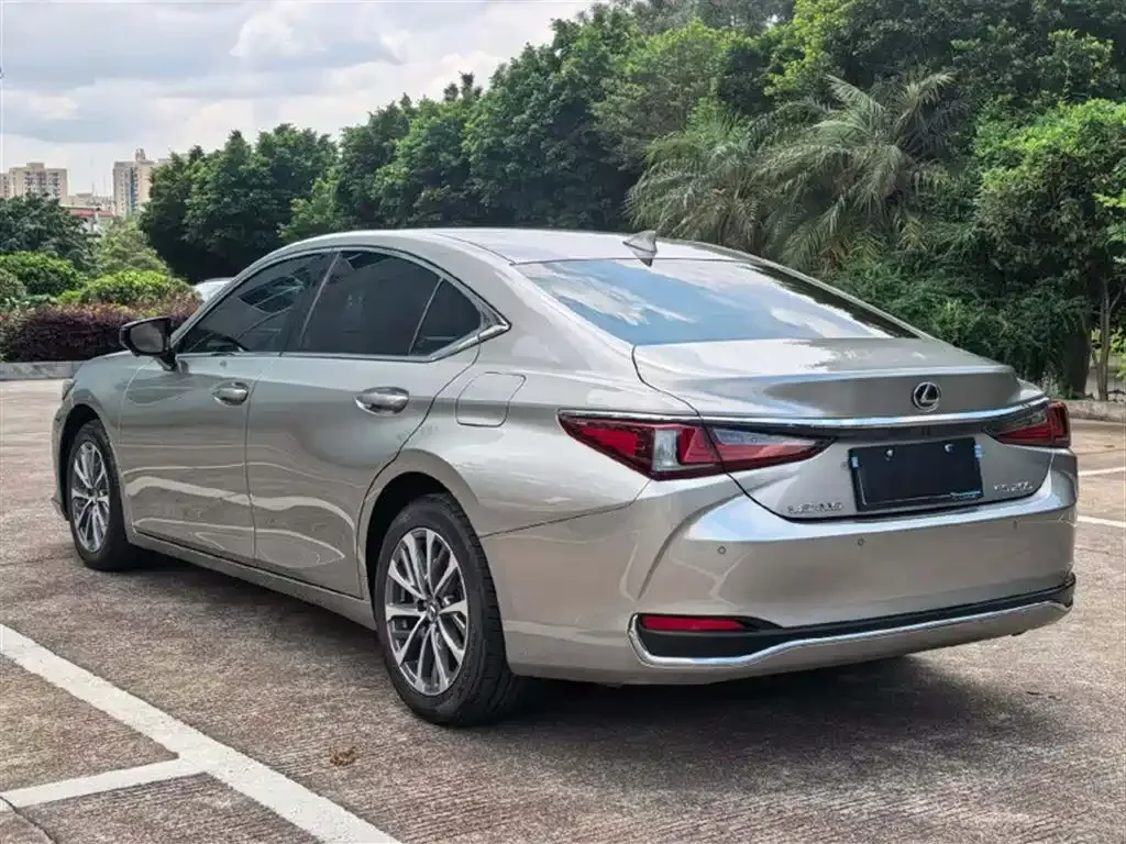 Lexus ES — фото 3