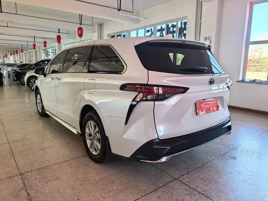 Toyota Granvia 2024 из CN, фото 5