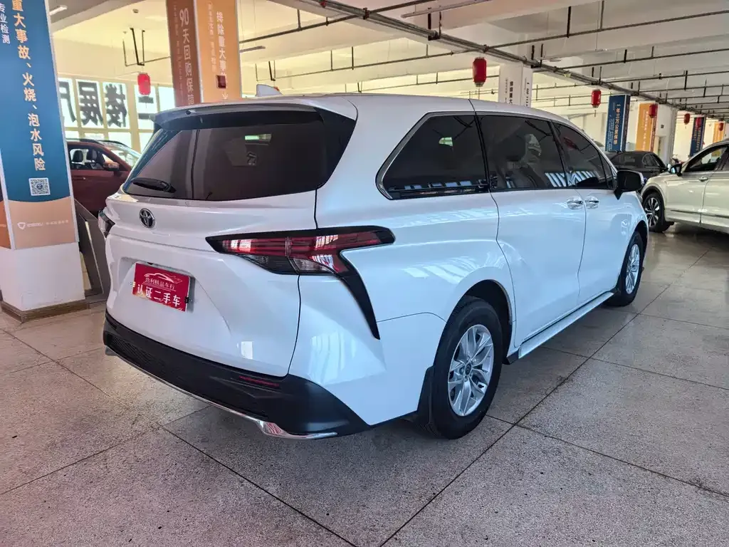 Toyota Granvia 2024 из CN, фото 7