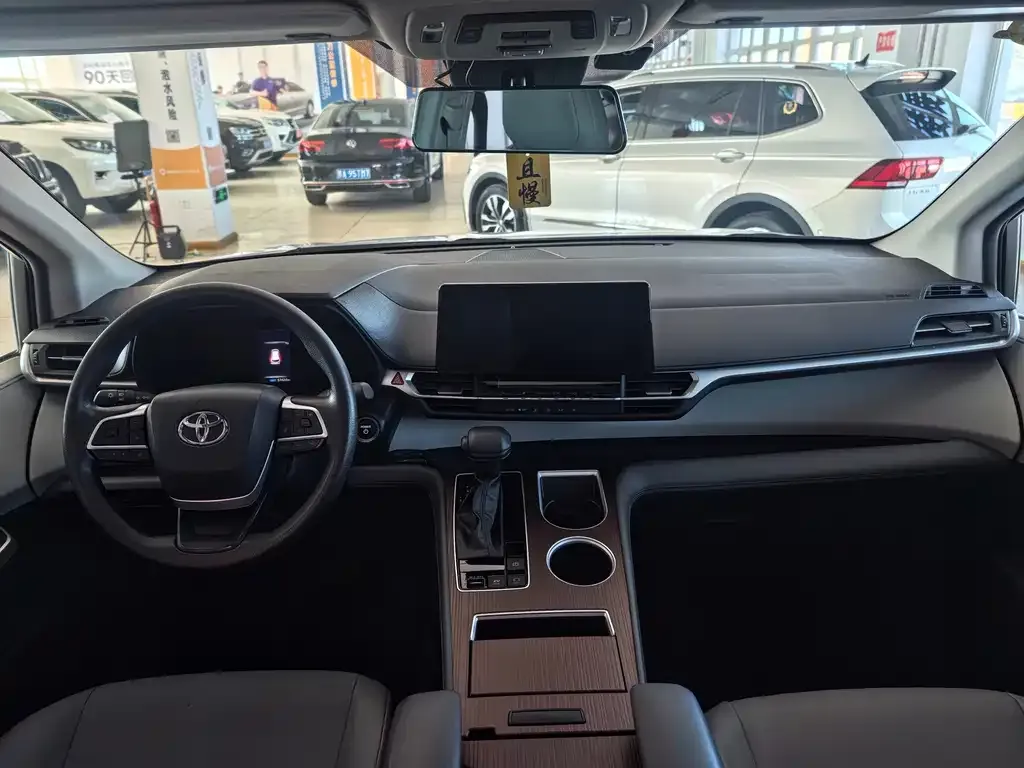 Toyota Granvia 2024 из CN, фото 10