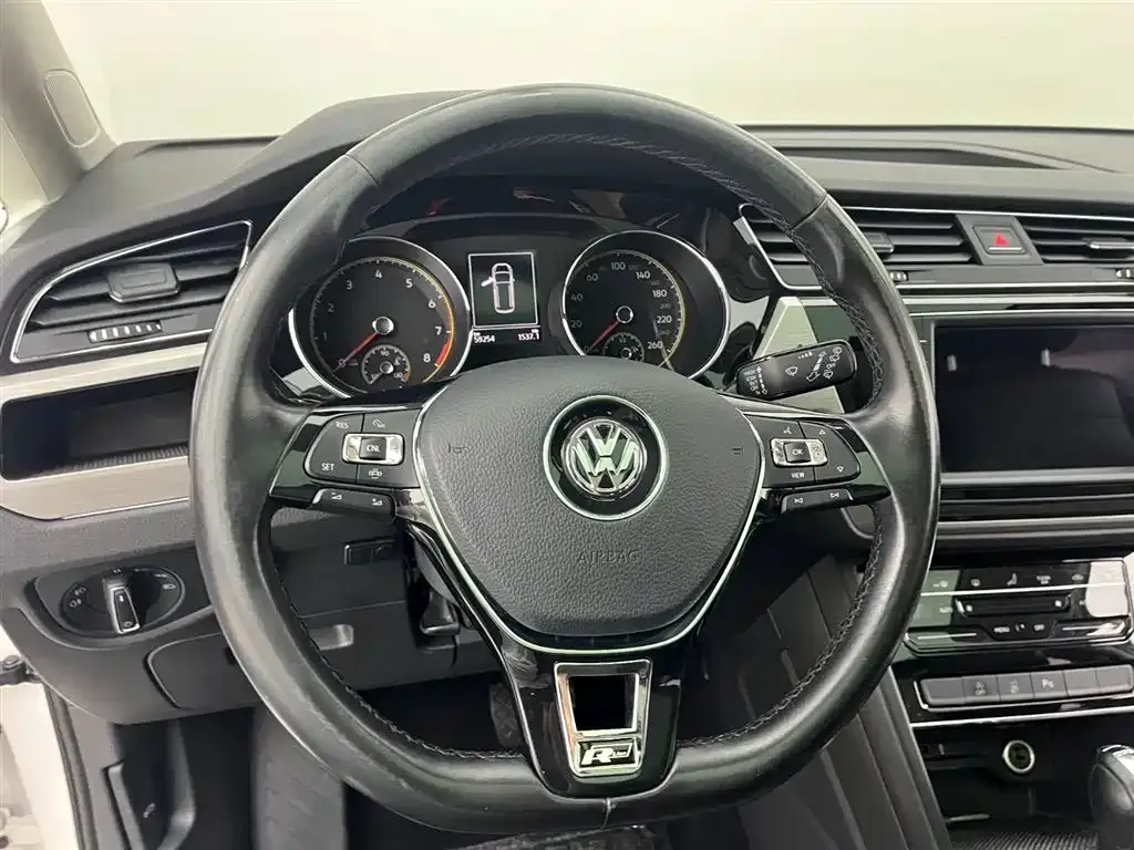 Volkswagen Touran 2021 из CN, фото 9