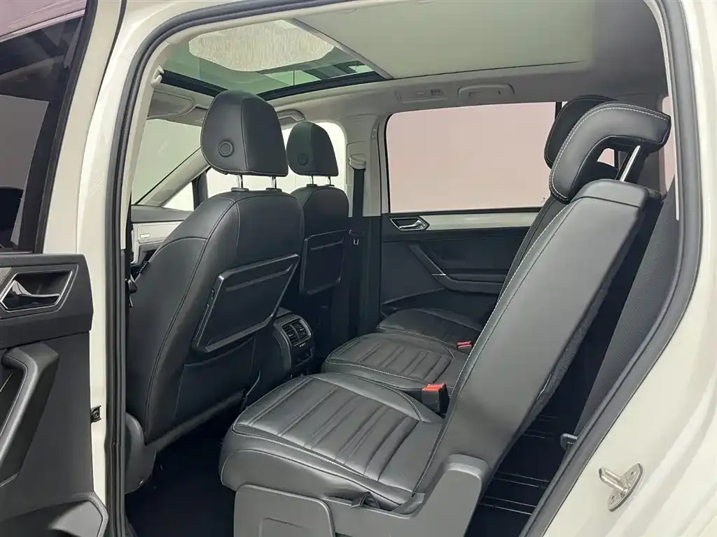Volkswagen Touran 2021 из CN, фото 3