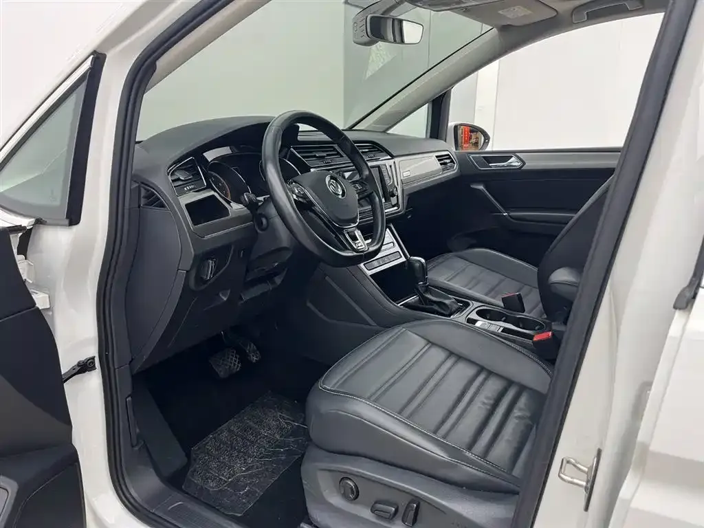Volkswagen Touran 2021 из CN, фото 4