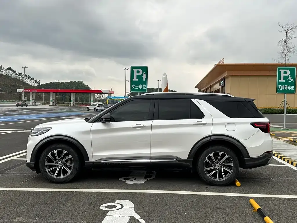 Ford Explorer 2023 из CN, фото 9